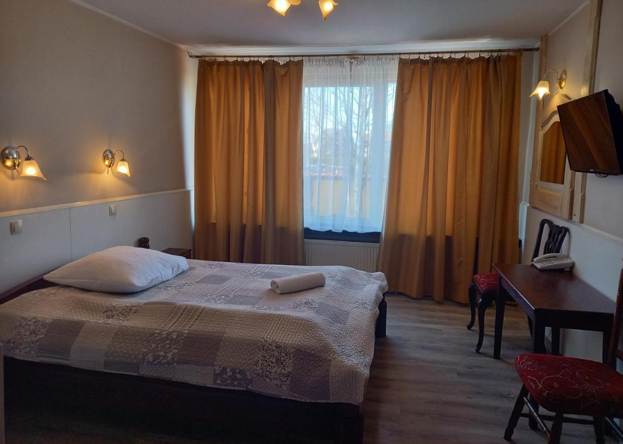Dworek Staropolski Poznań Extérieur photo