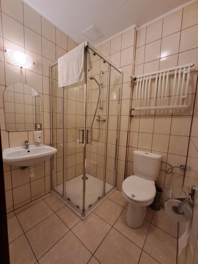Dworek Staropolski Poznań Extérieur photo