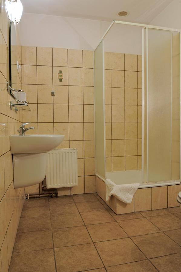Dworek Staropolski Poznań Extérieur photo